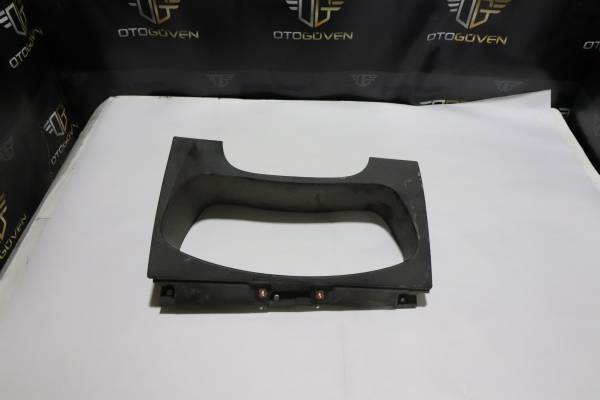 FORD TRANSİT 120 - 120 V ÇIKMA PARÇA TRANSİT V184 KM ÇERÇEVESİ PLASTİĞİ